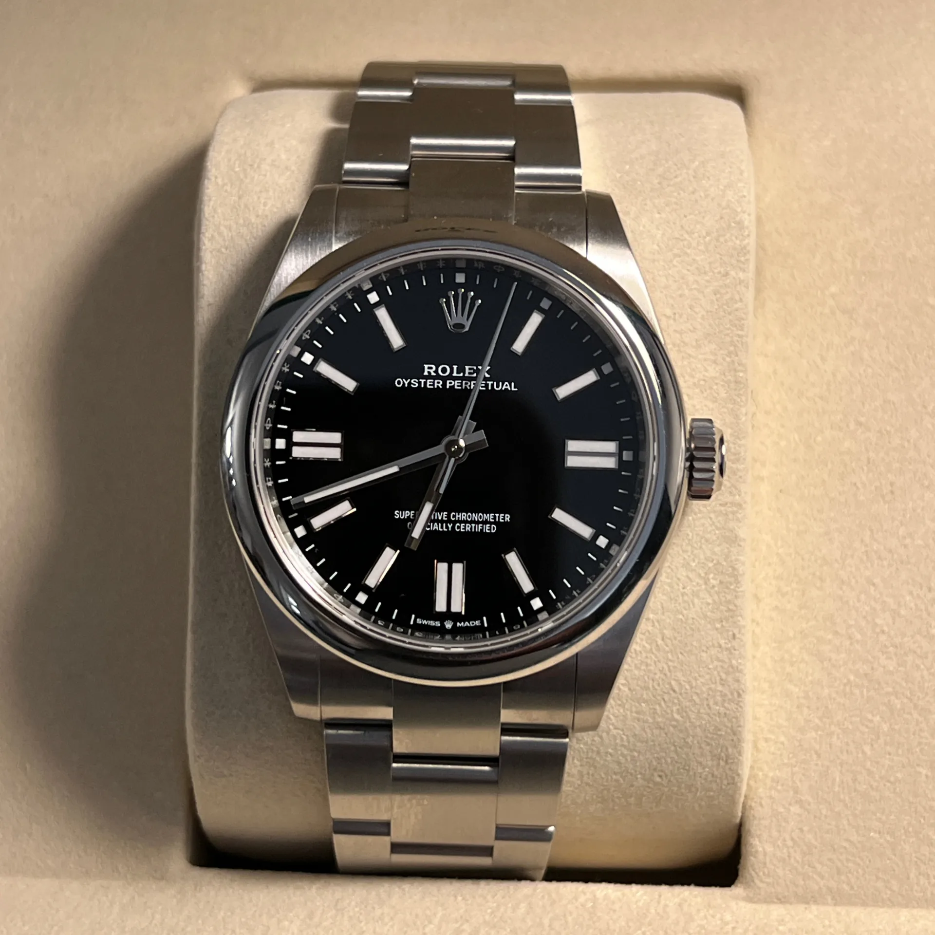 2025 Rolex Oyster Perpetual 41 Steel / Smooth / Black / Oyster 134300-0008