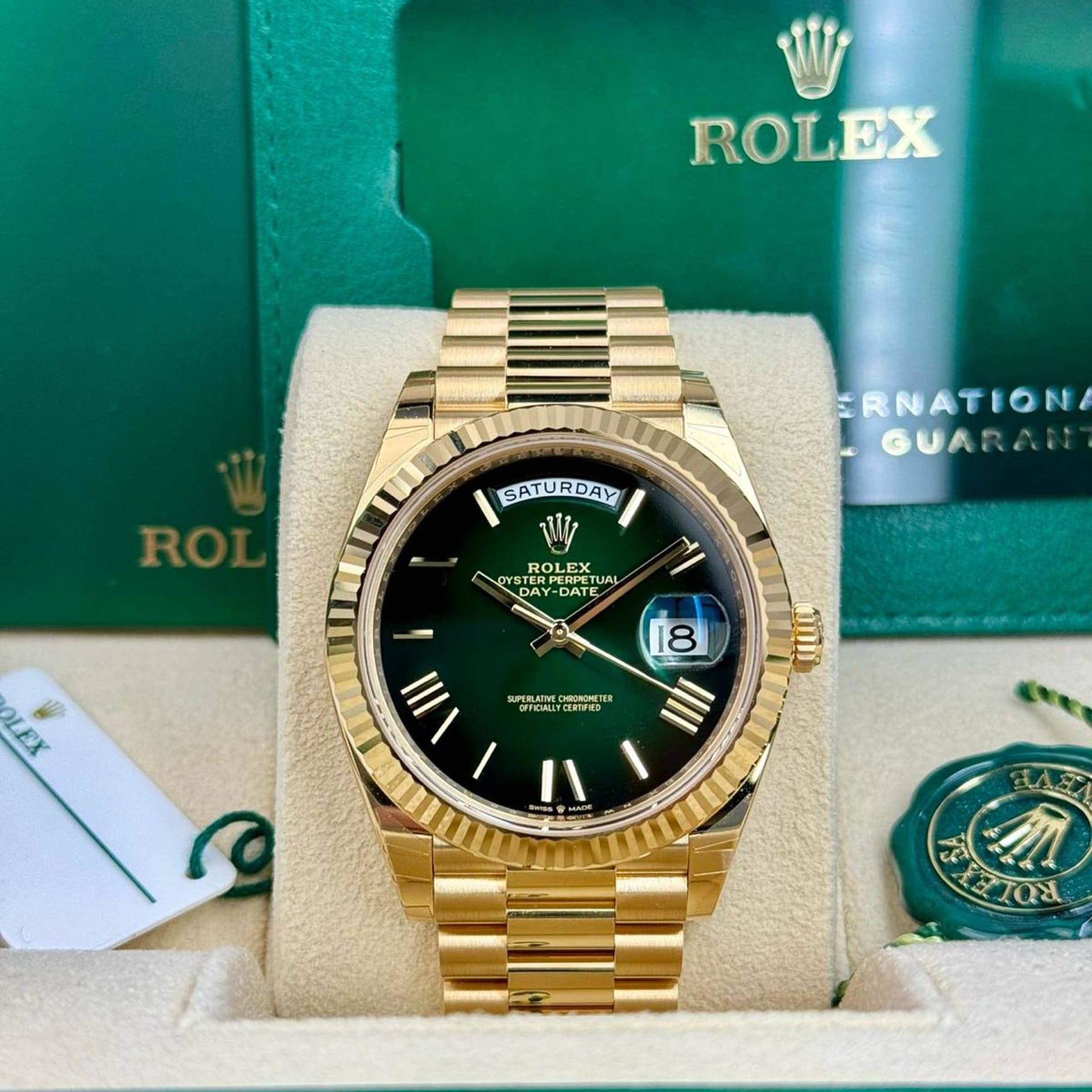 Rolex Day-Date 36 Yellow Gold - Fluted / Green Ombré - Roman