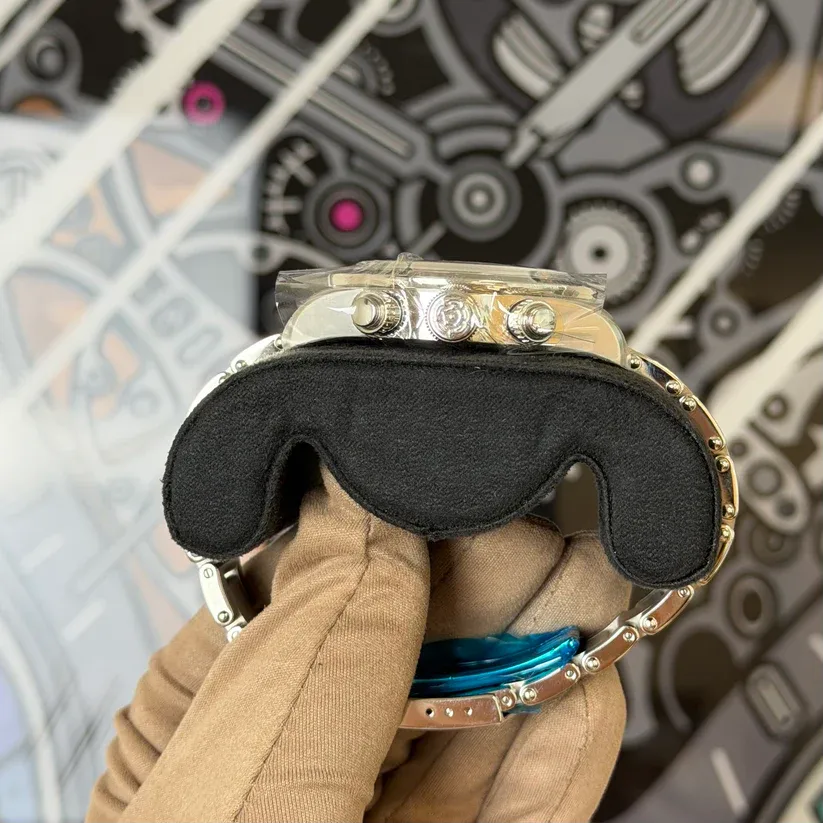 Auction: 2025 Tudor Black Bay Chrono / White / Bracelet M79360N