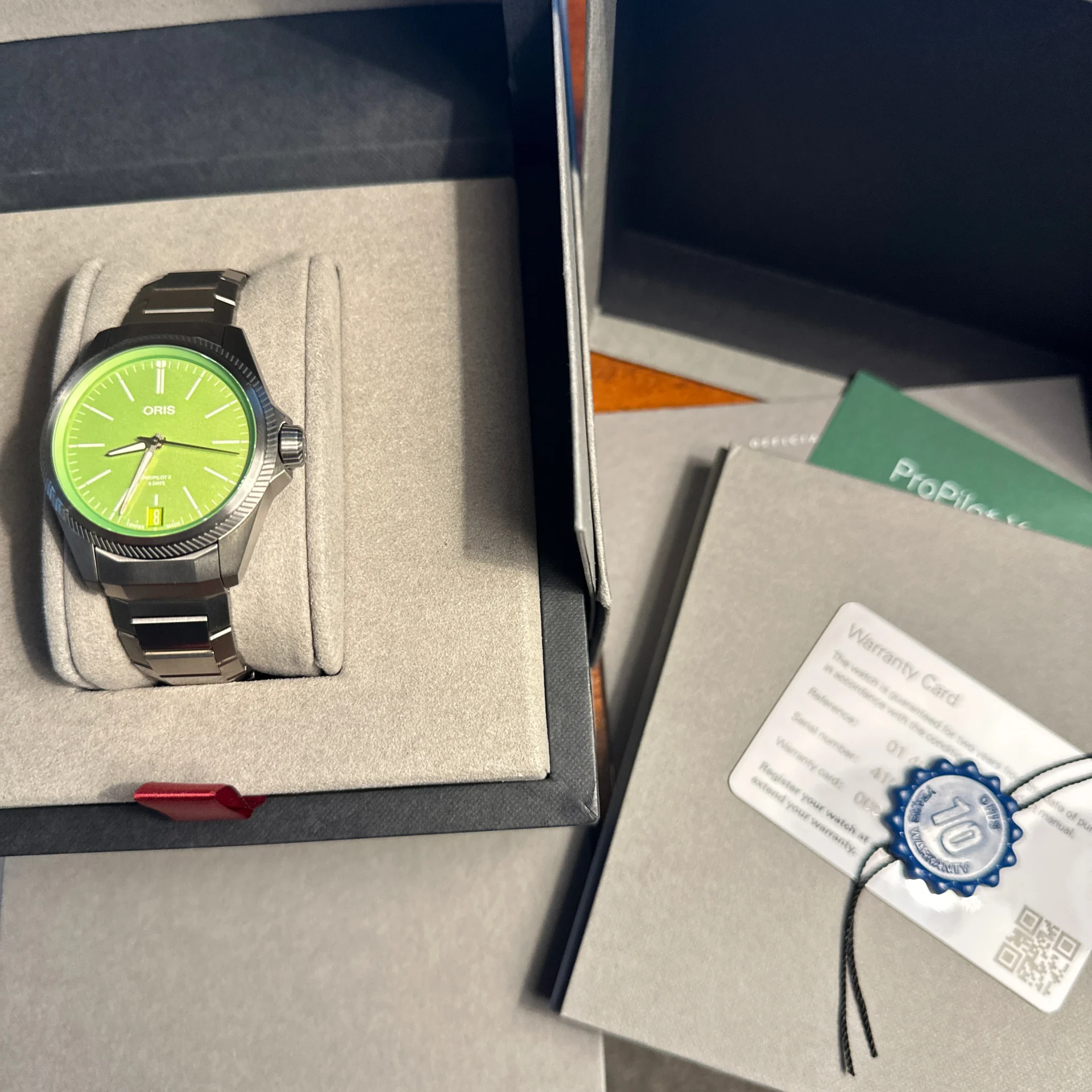 タルタル Auction: 2023 Oris ProPilot X Kermit Edition 39 Titanium / Green