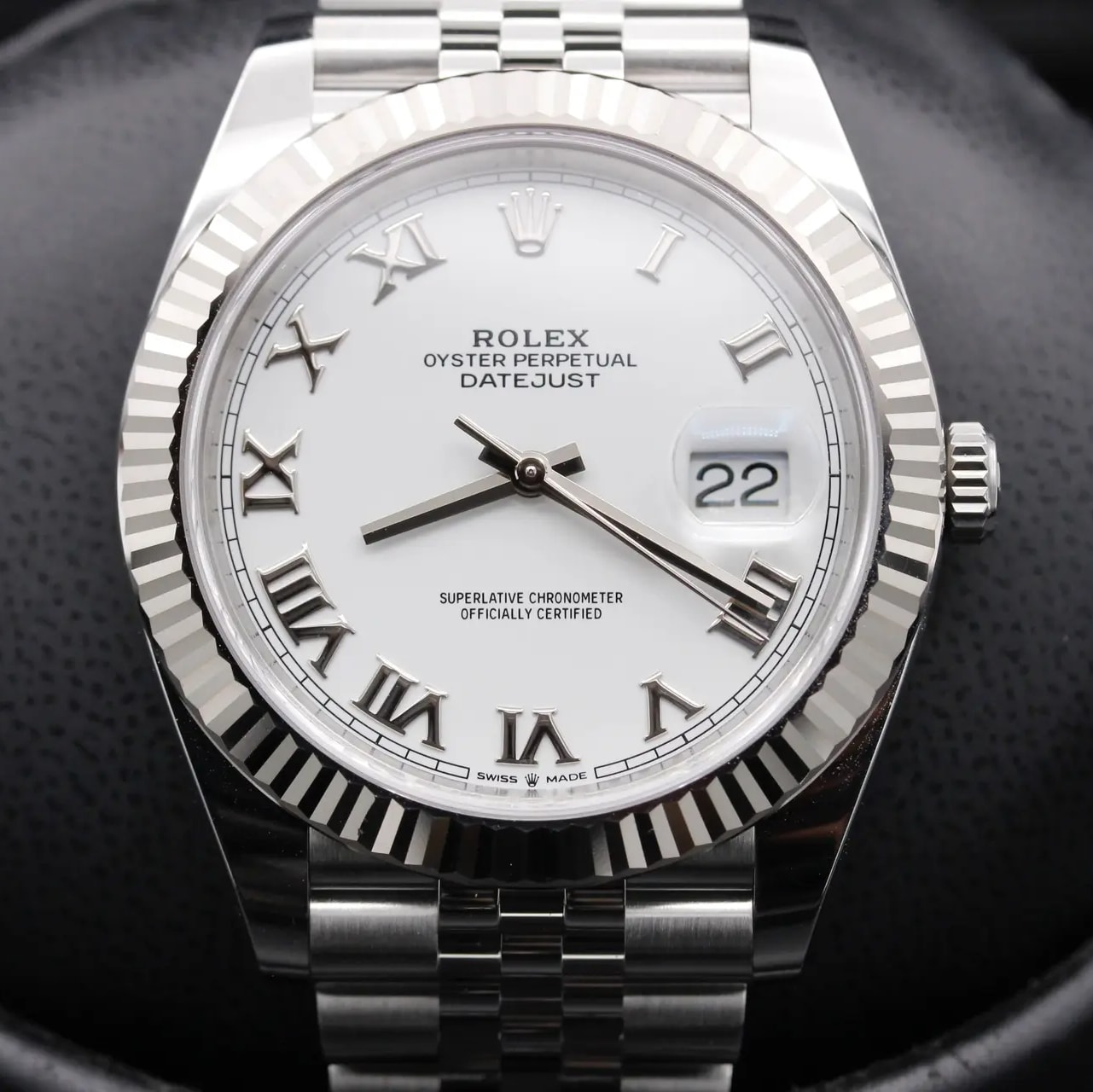 2019 Rolex Datejust 41 Fluted / White / Roman / Jubilee 126334-0024 | Bezel