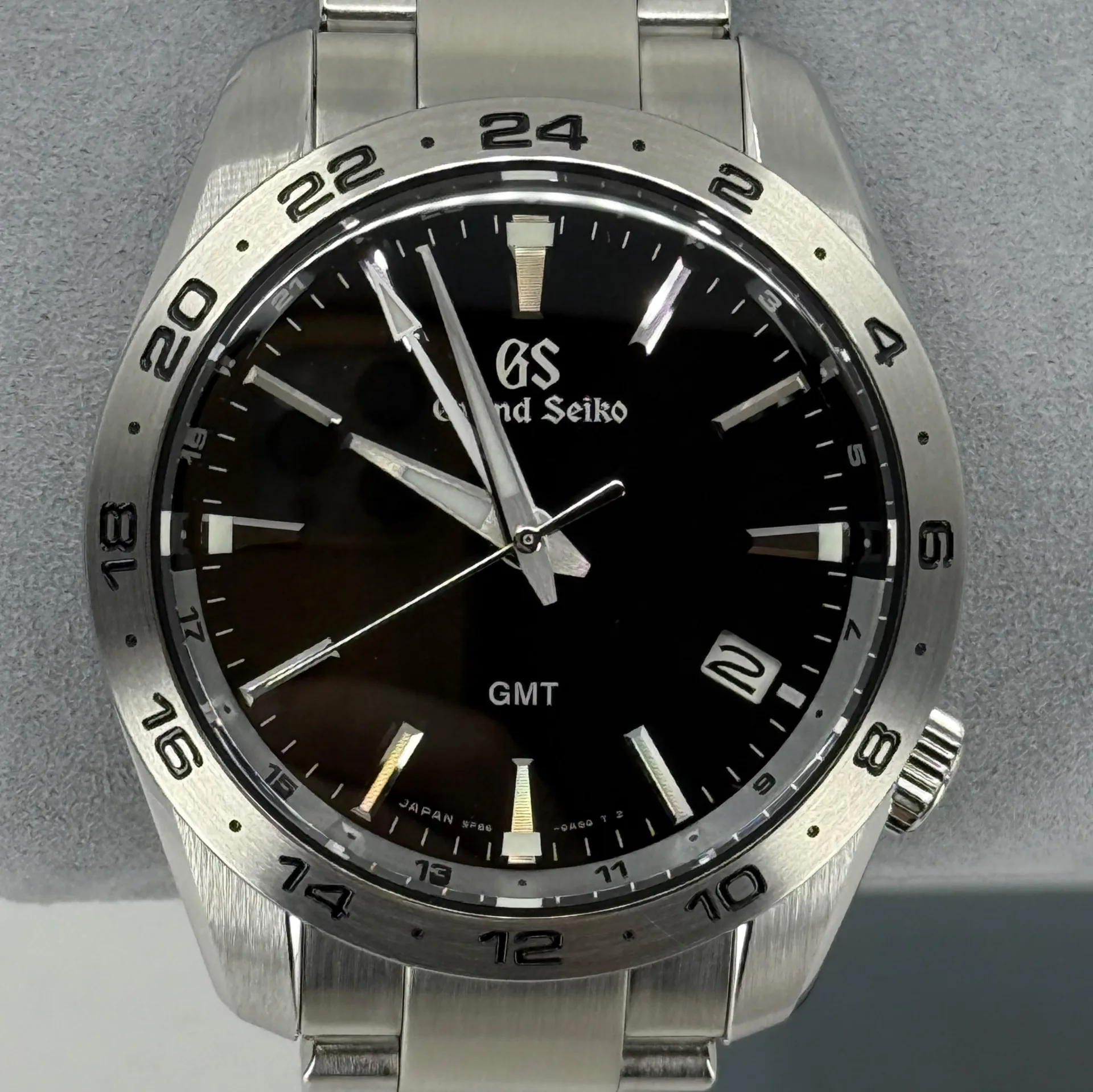 2025 Grand Seiko Quartz GMT Steel / Black / Bracelet SBGN027