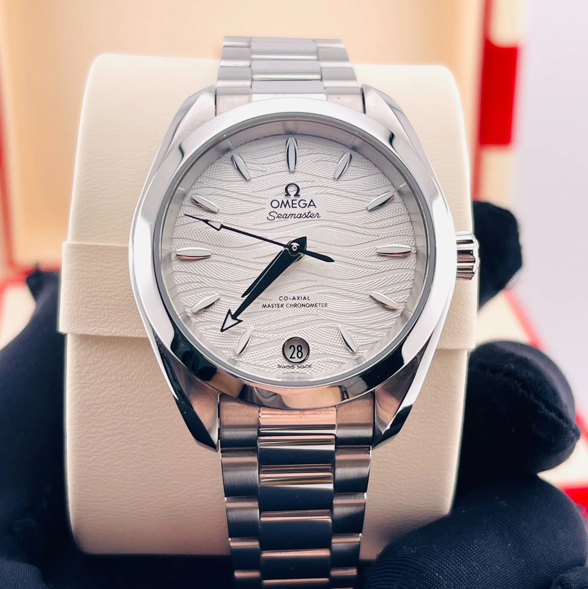 2020 Omega Seamaster Aqua Terra 150M Master Chronometer 34 Stainless Steel / Silver-Waves / Bracelet 220.10.34.20.02.002