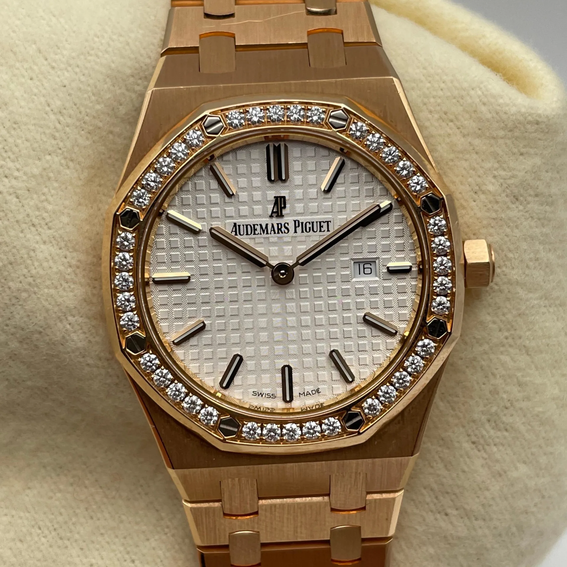 Audemars Piguet Royal Oak Quartz 33 Rose Gold / Diamond-Set / Silver 67651OR.ZZ.1261OR.01 Listing Image