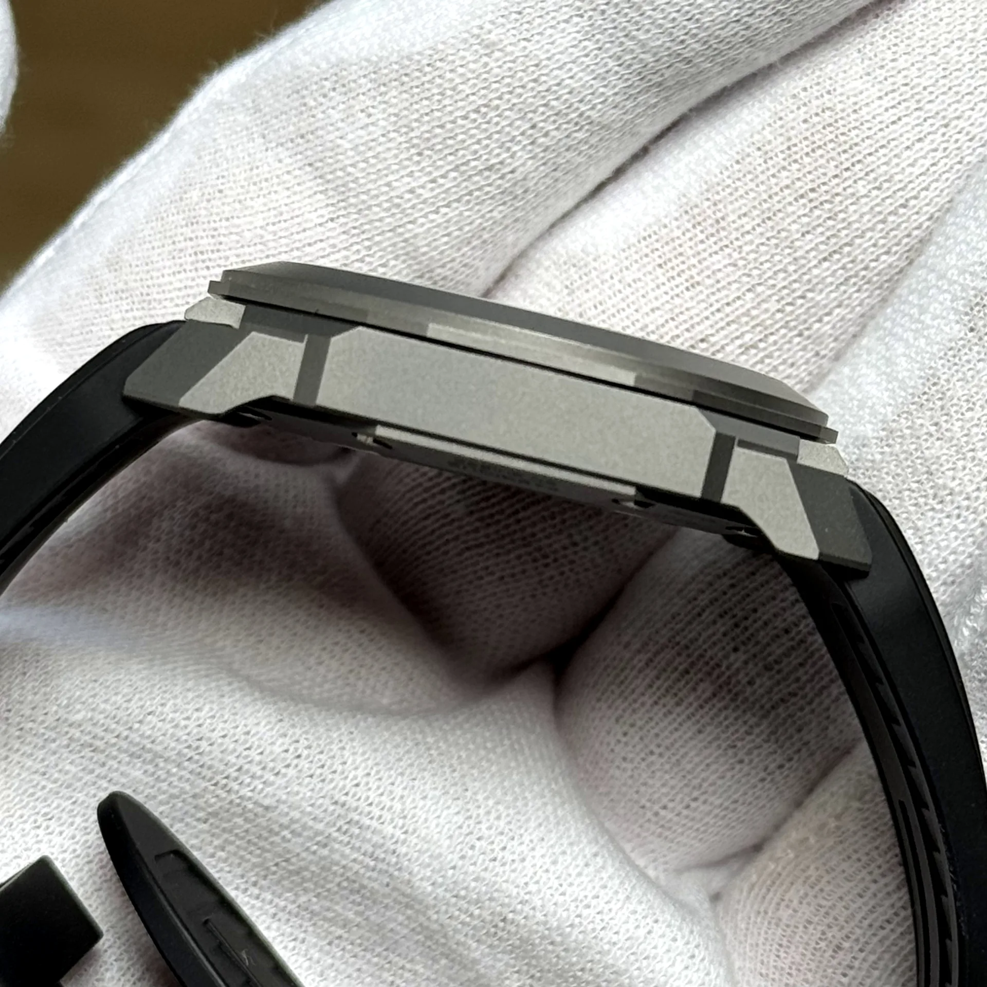 Auction: 2024 Bvlgari Octo Solotempo 41 Titanium / Gray Auction: 2024 Bvlgari Octo Solotempo 41 Titanium / Gray