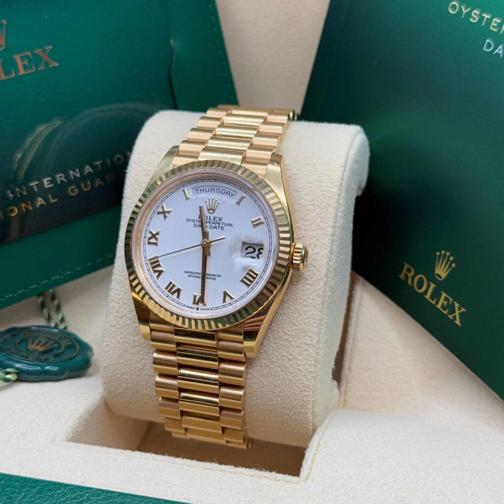 Checotfアイボリー36 Rolex Day-Date 36 Yellow Gold / Fluted / White / Roman