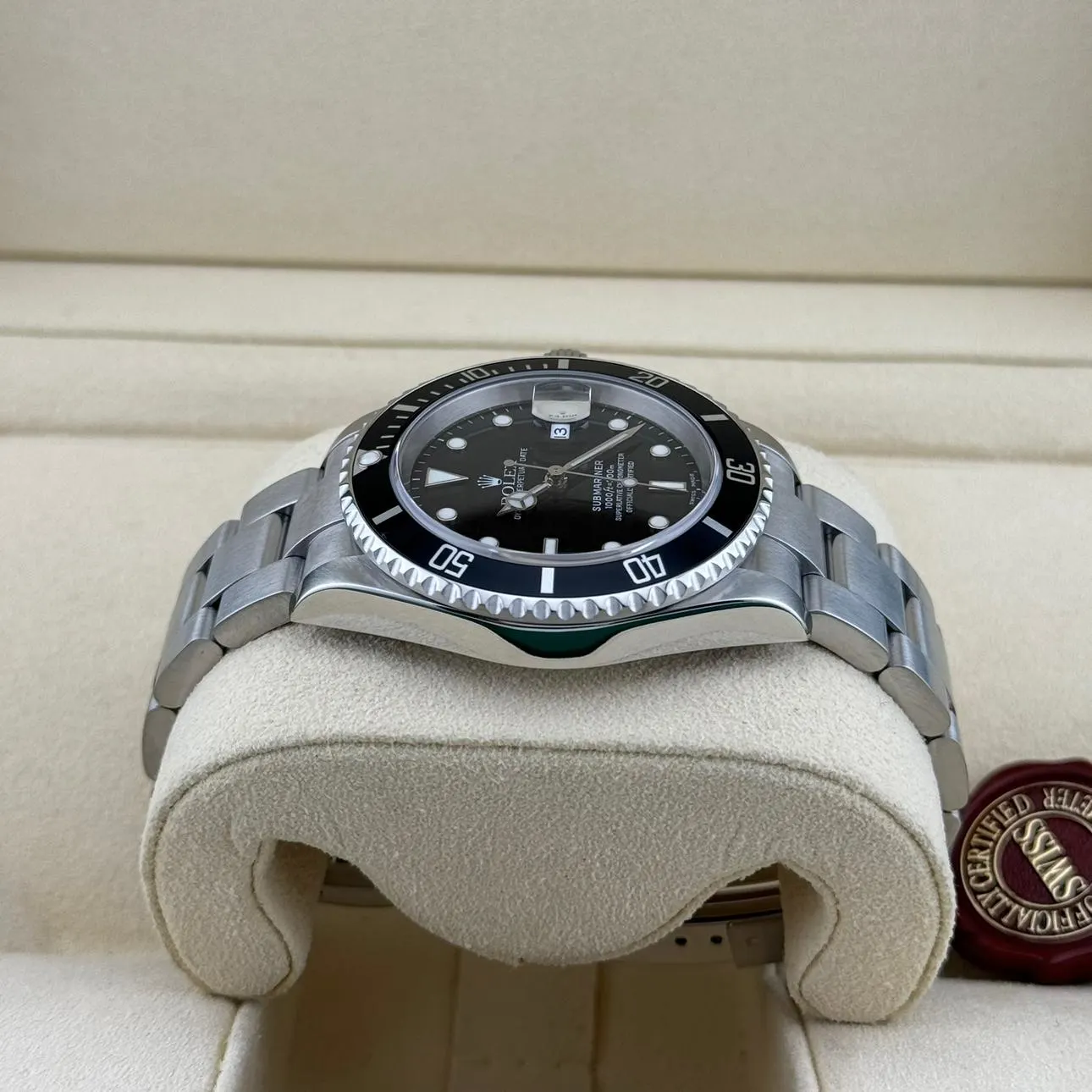 2004 Rolex Submariner Date / SuperLuminova 16610 Listing Image 4