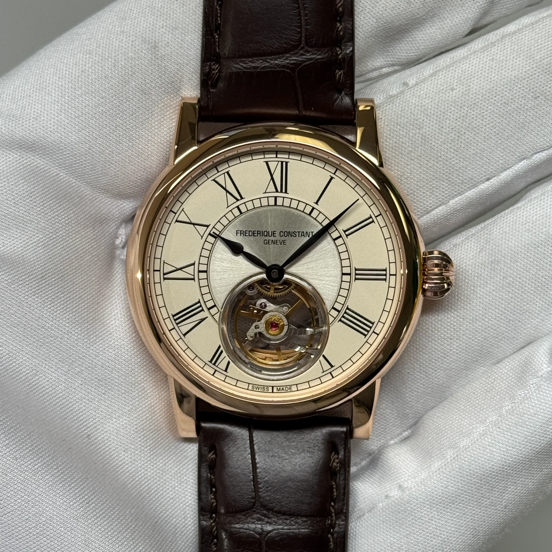 Frederique Constant Manufacture Classic Heart Beat 39 Rose Gold / White / Roman / Strap - Limited to 93 Pieces FC-930EM3H9