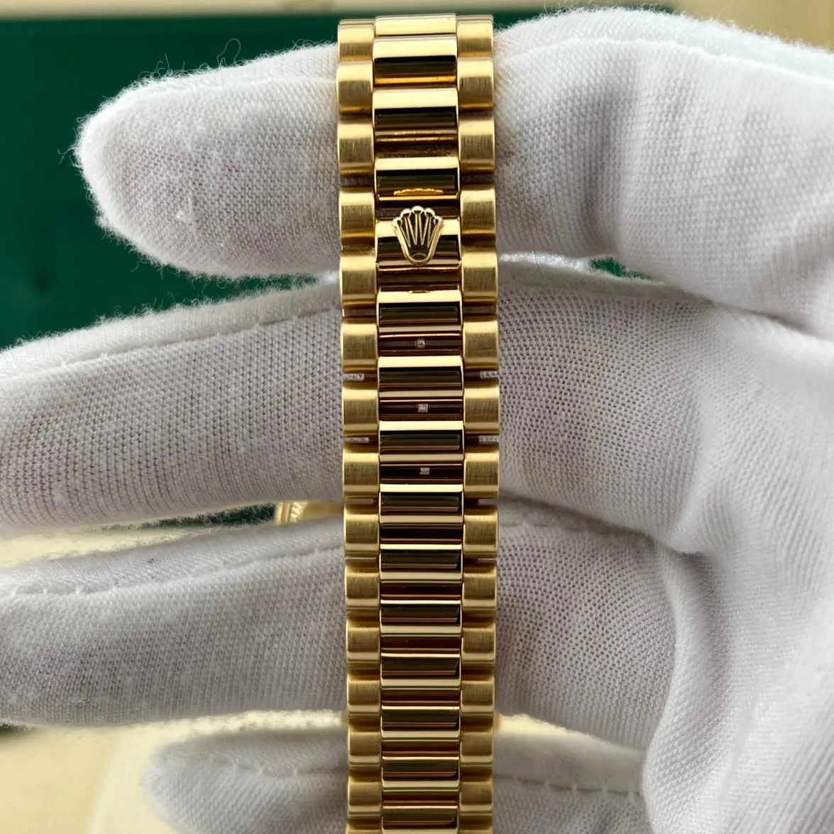 1990 Rolex Datejust 31 Yellow Gold / Fluted / White / Roman Diamond-Set / President 68278 Listing Image 5