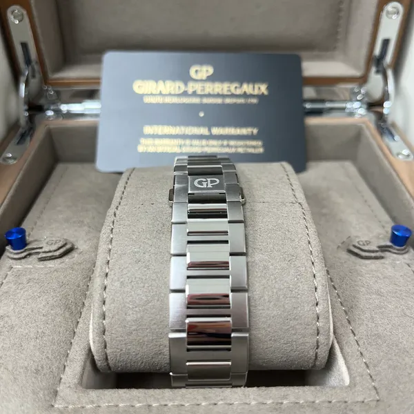 2017 Girard-Perregaux Laureato 42 Automatic Stainless Steel / Blue 81010-11-431-11A Listing Image 4