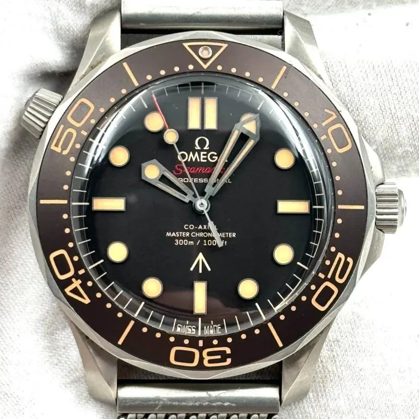 2022 Omega Seamaster Diver 300M "No Time to Die" / Bracelet 210.90.42.20.01.001