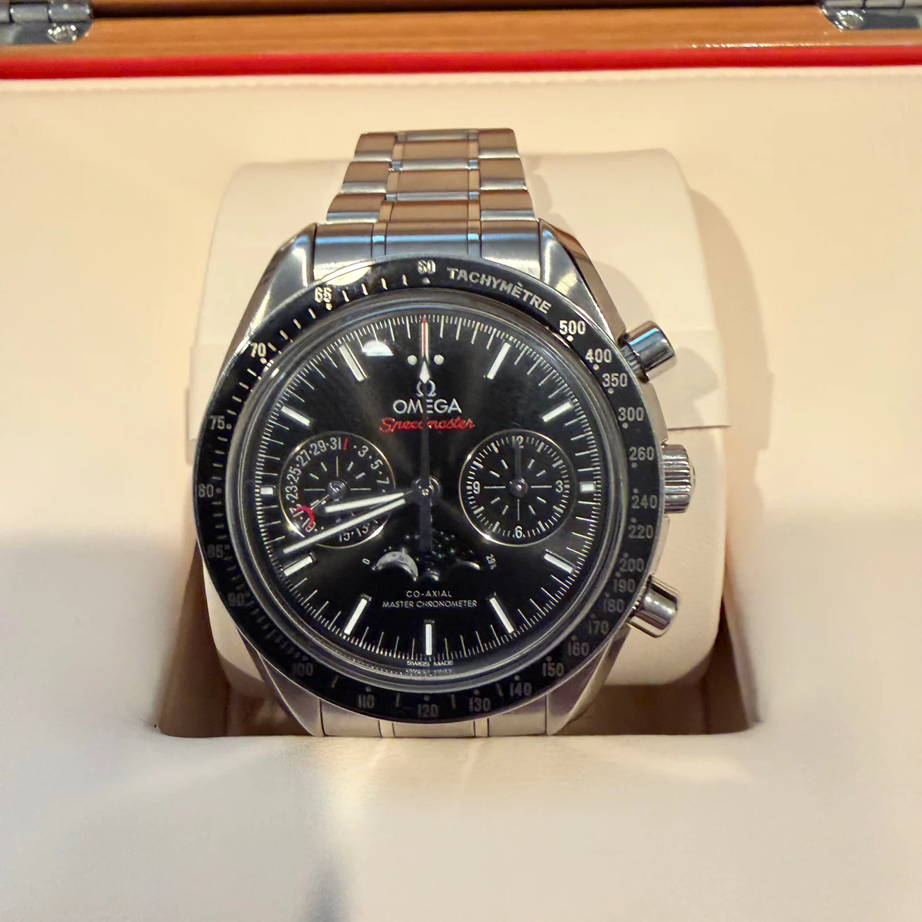 Omega Speedmaster Moonphase Chronograph Master Chronometer Stainless Steel / Black / Bracelet 304.30.44.52.01.001