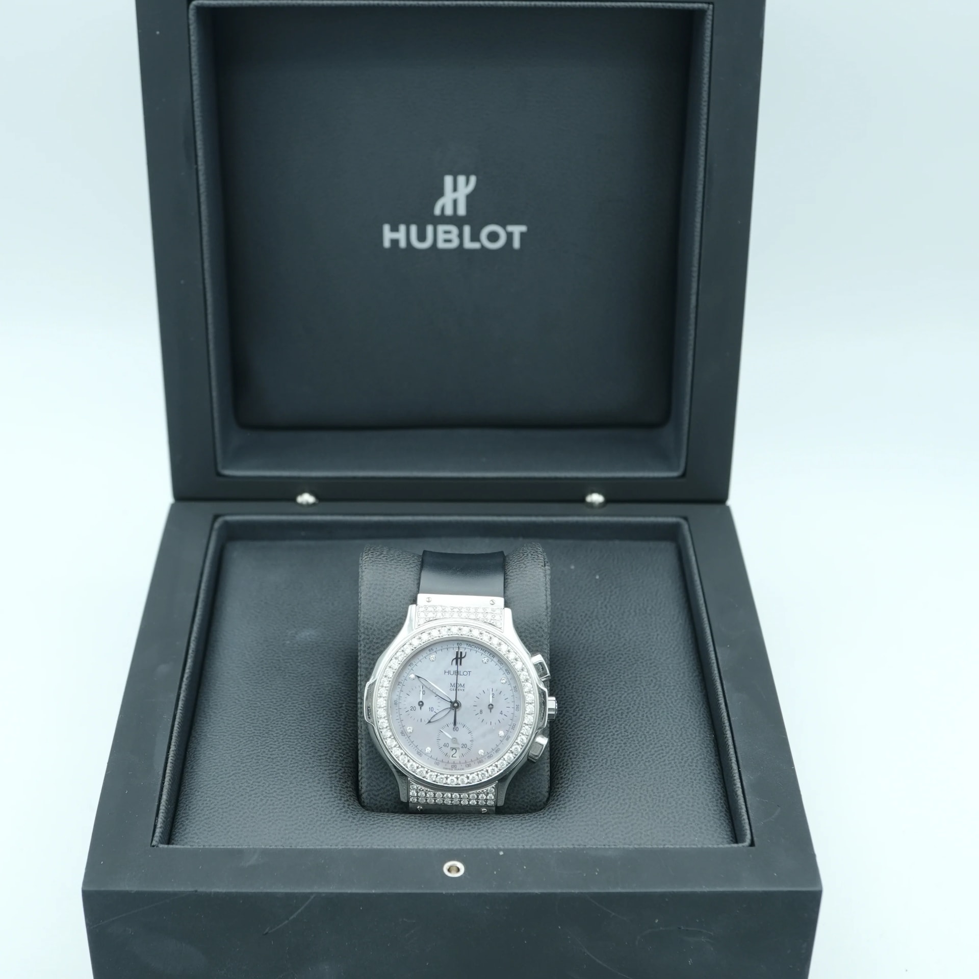 Hublot MDM Elegant Chronograph 36 Steel / Diamond-Set / MOP