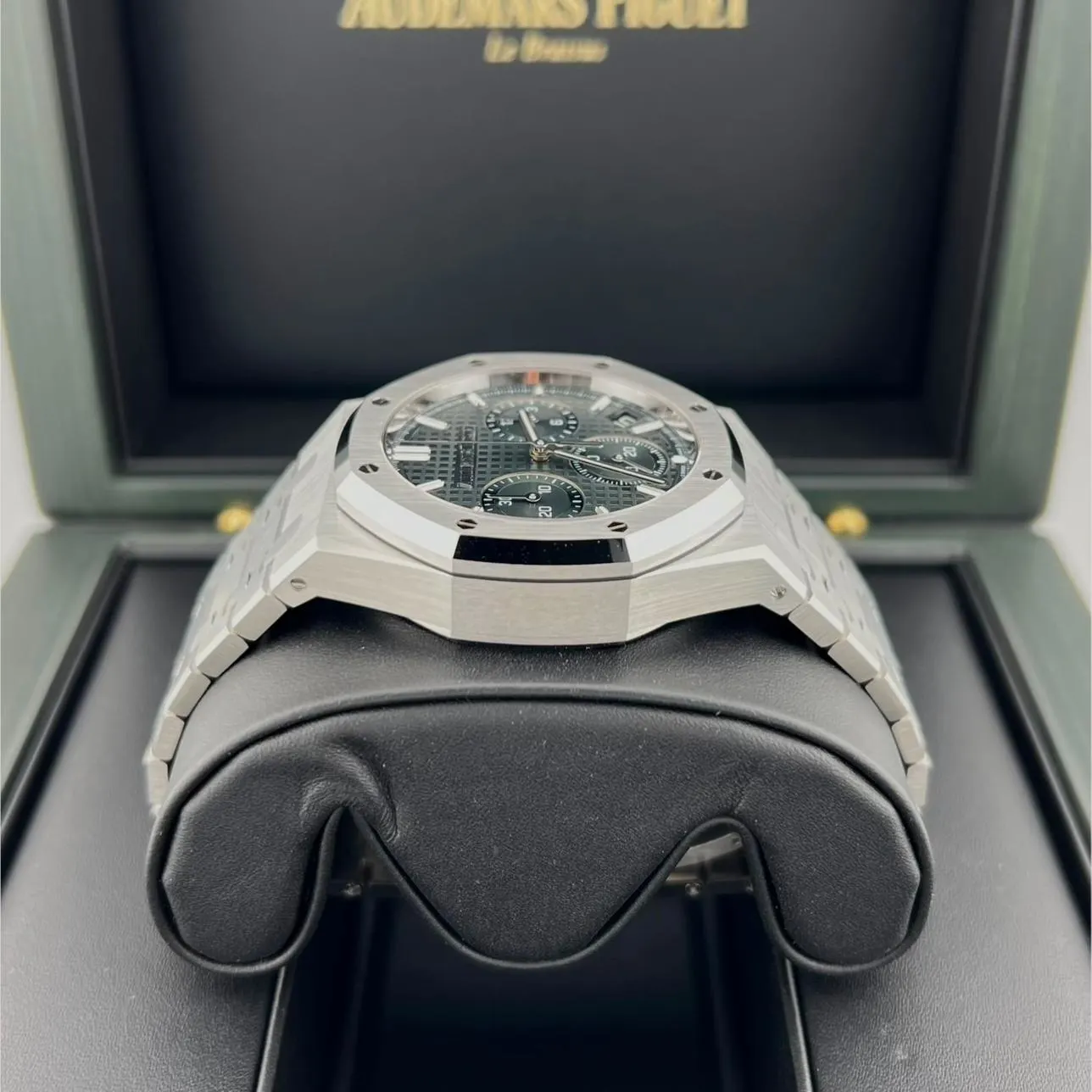 2023 Audemars Piguet Royal Oak Chronograph 41 Steel / Green / Bracelet 26240ST.OO.1320ST.08 Listing Image 5
