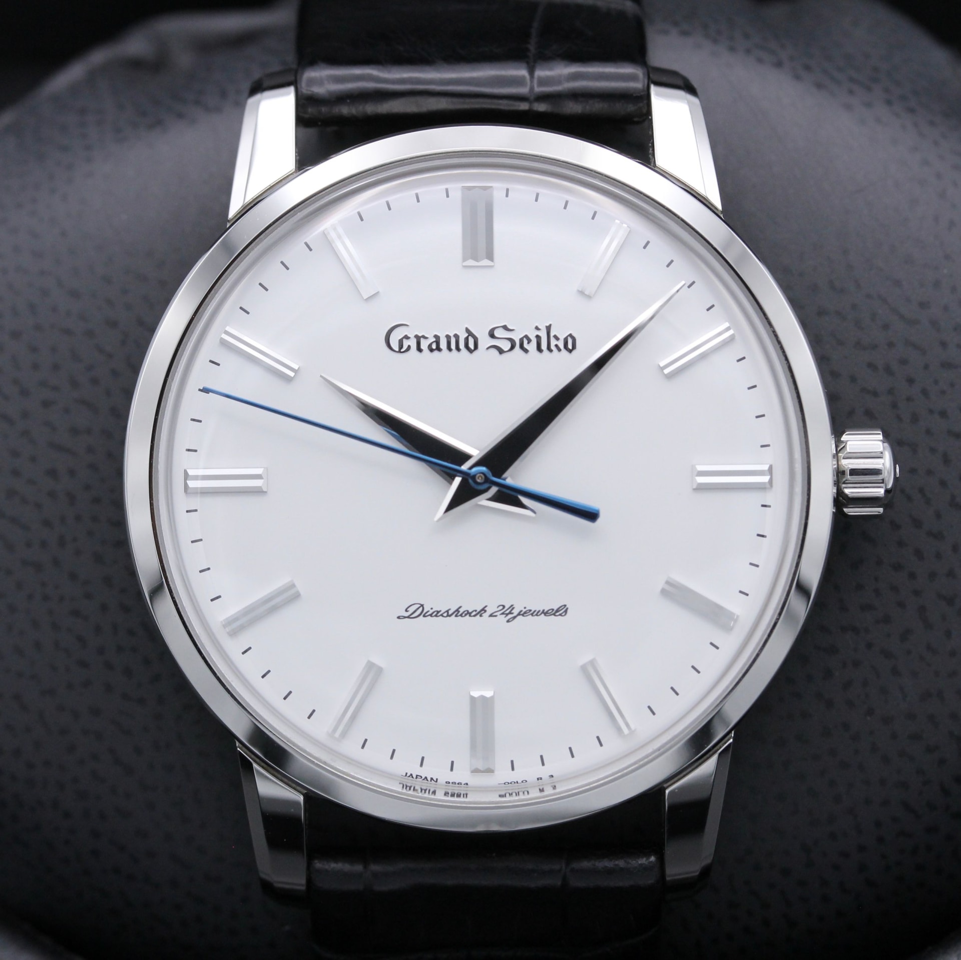 Grand Seiko Diashock Limited Edition Tribute to 1960 Steel SBGW253G | Bezel