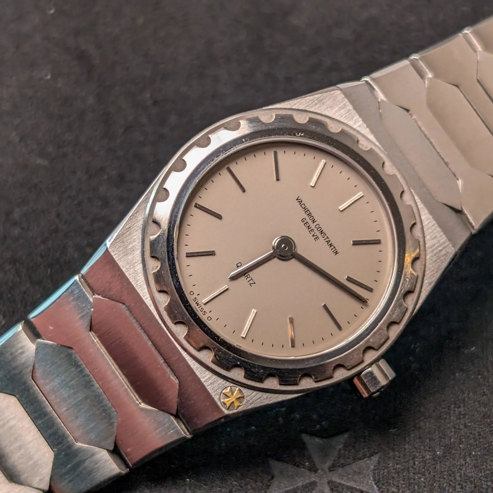 Vacheron Constantin 222 Quartz 24 Steel / Gray / Bracelet 60001