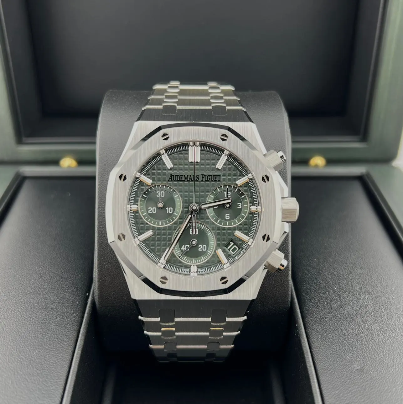 2023 Audemars Piguet Royal Oak Chronograph 41 Steel / Green / Bracelet 26240ST.OO.1320ST.08 Listing Image 3