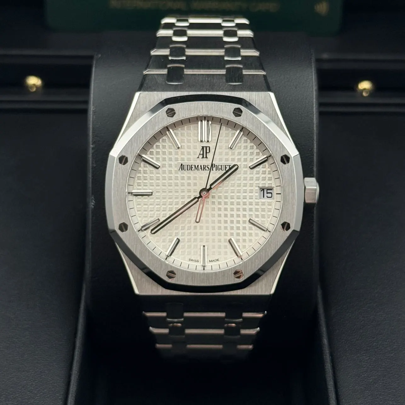 2020 Audemars Piguet Royal Oak 41 / Silvered 15500ST.OO.1220ST.04 Listing Image 1