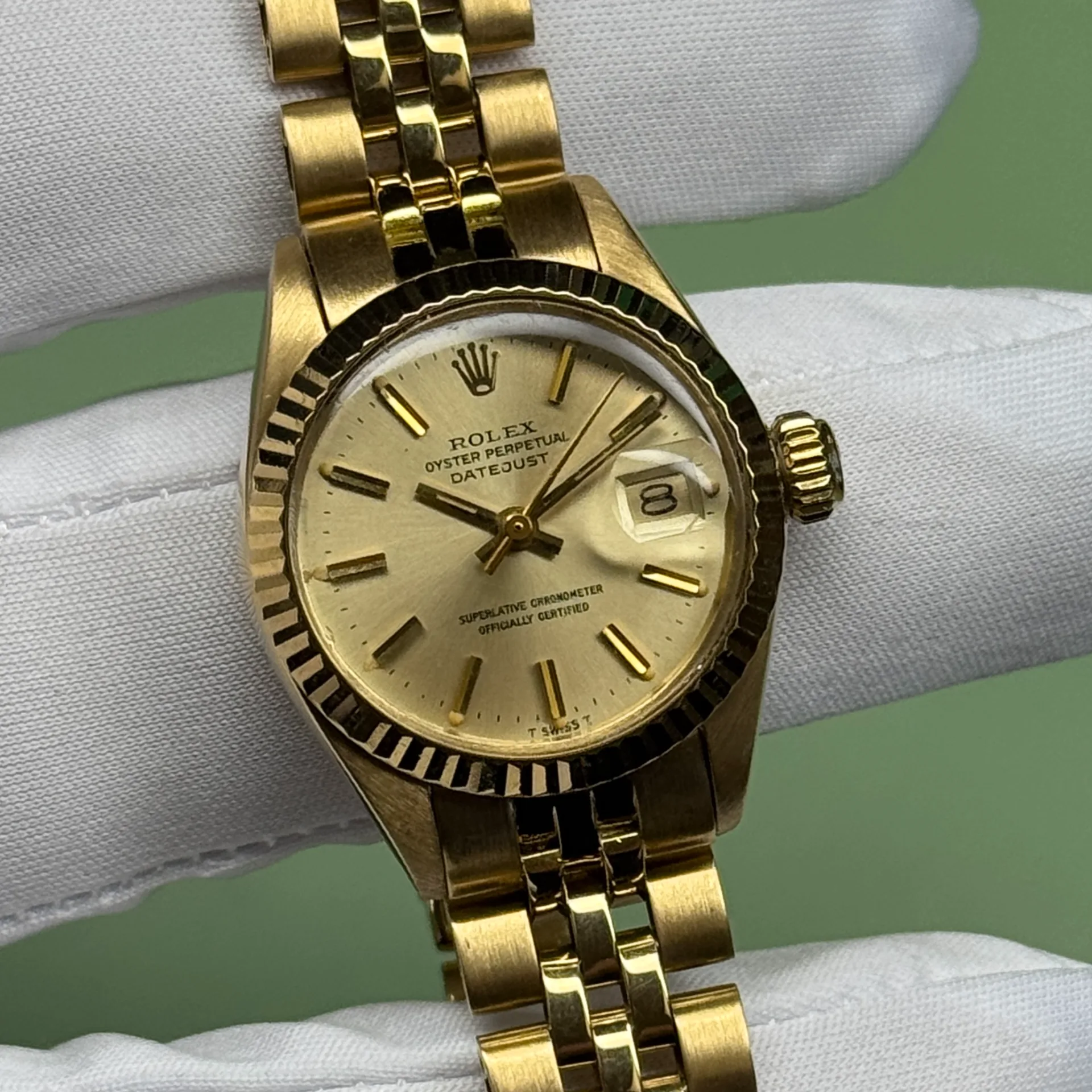 Rolex Lady-Datejust 26 Yellow Gold / Fluted / Champagne / Jubilee 6917