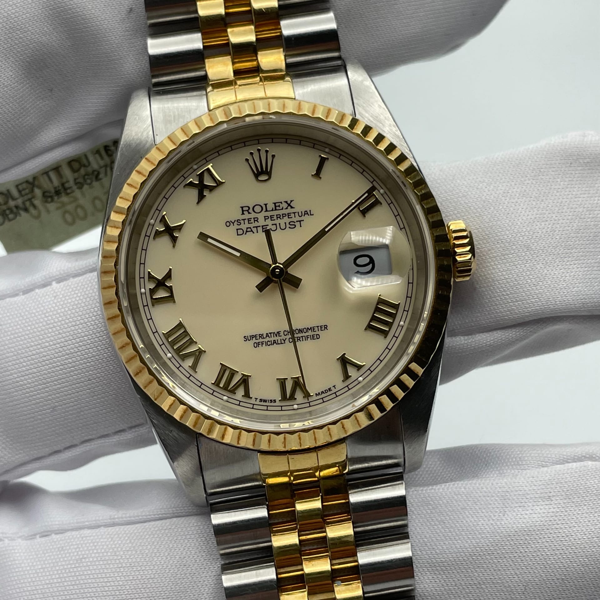 Rolex Datejust 36 Two-Tone / Fluted / Cream / Roman / Jubilee 16233 | Bezel