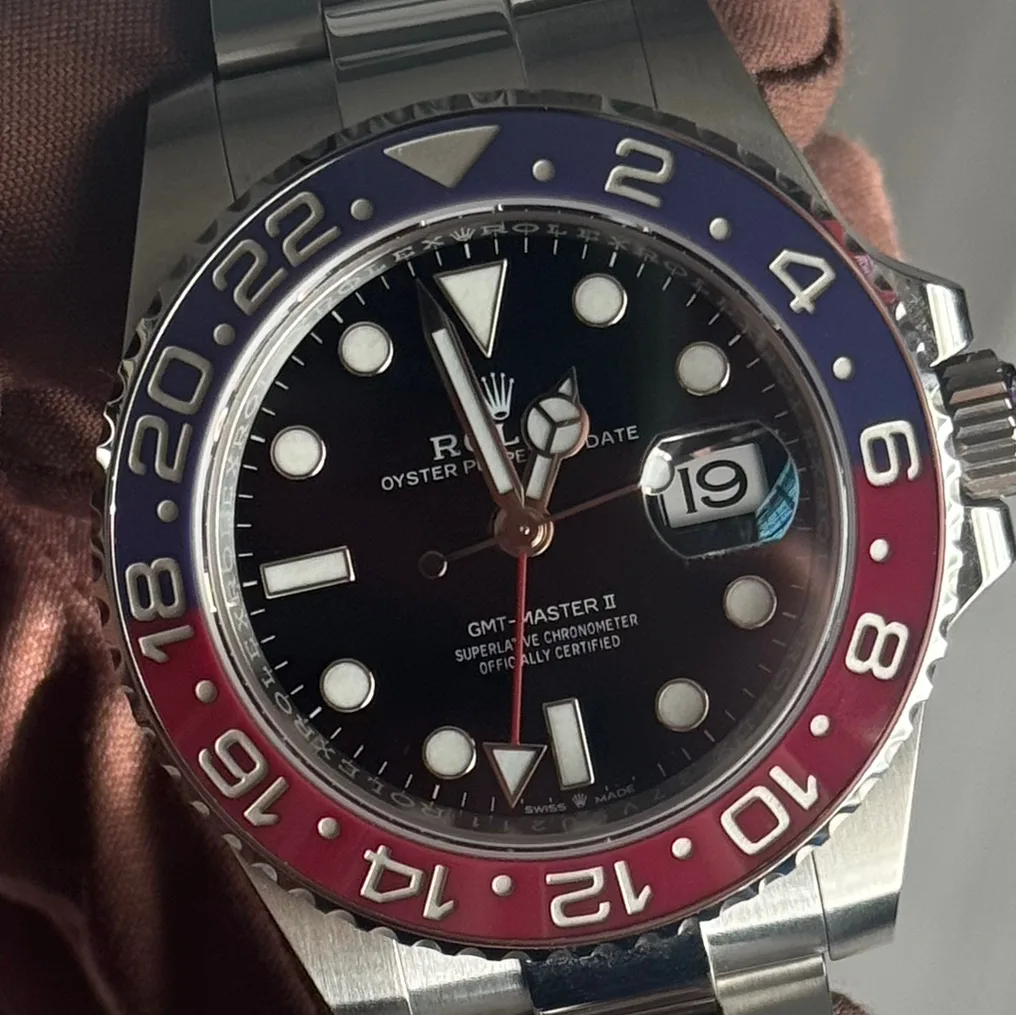 2022 Rolex GMT-Master II "Pepsi" / Oyster 126710BLRO-0002