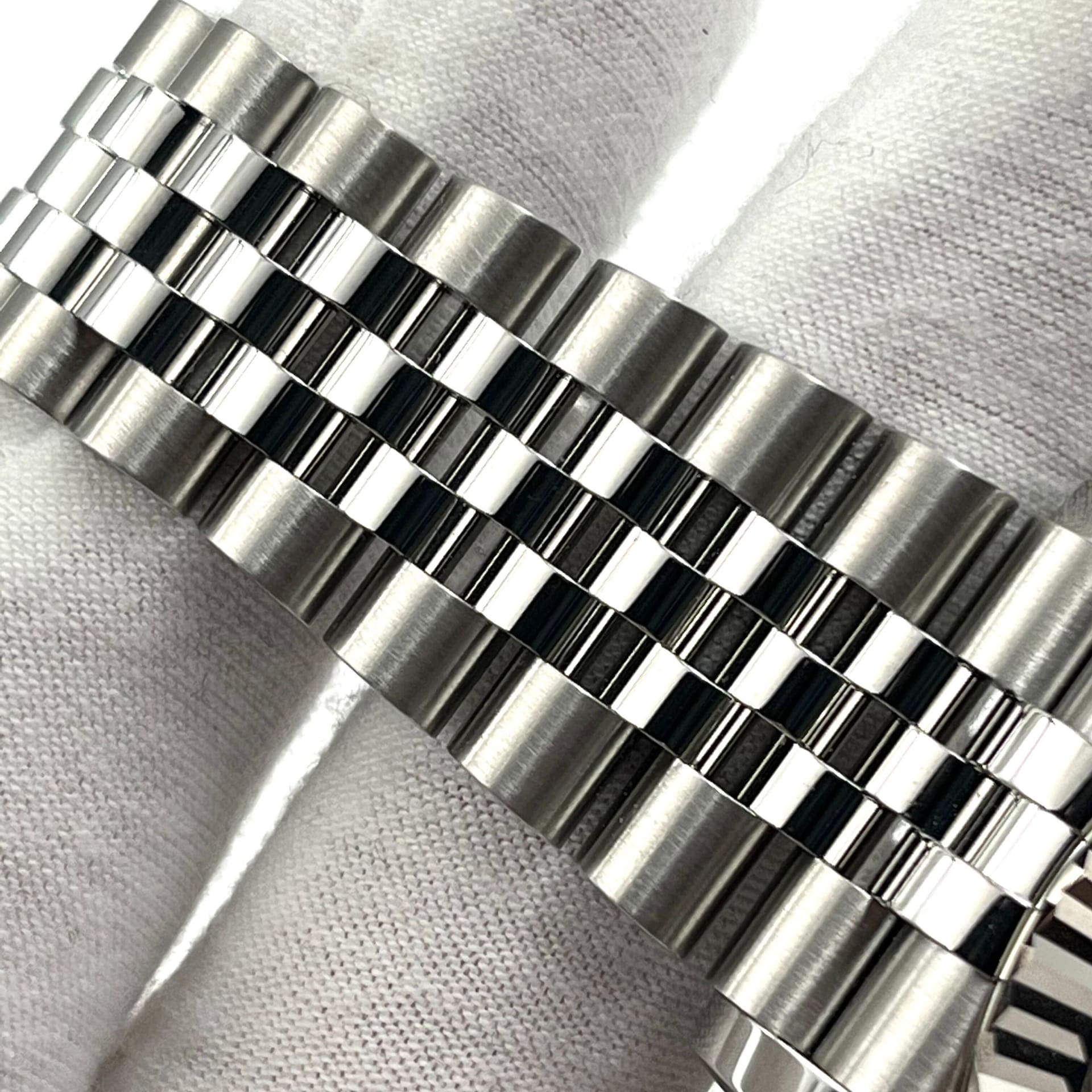 Rolex Sky-Dweller 42 Steel / Fluted / Blue / Jubilee 336934