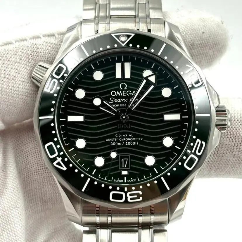 2025 Omega Seamaster Diver 300M Green 210.30.42.20.10.001