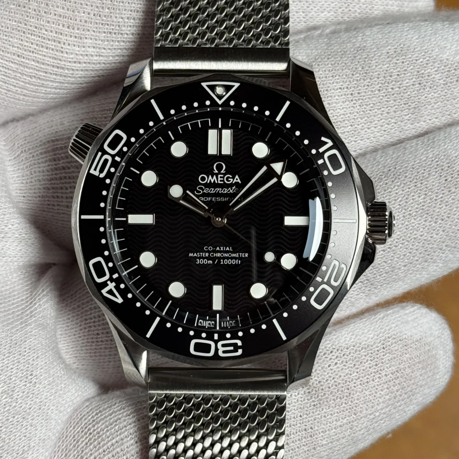 2024 Omega Seamaster Diver 300M No-Date Master Co-Axial 42 Steel / Aluminium / Black / Bracelet 210.30.42.20.01.010