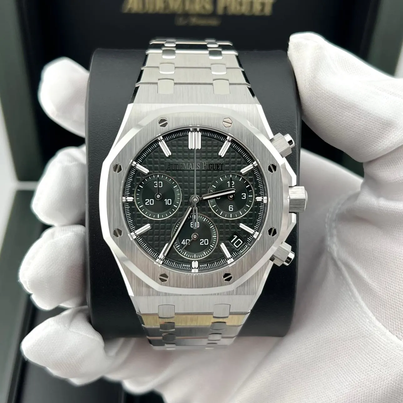 2023 Audemars Piguet Royal Oak Chronograph 41 Steel / Green / Bracelet 26240ST.OO.1320ST.08 Listing Image 4
