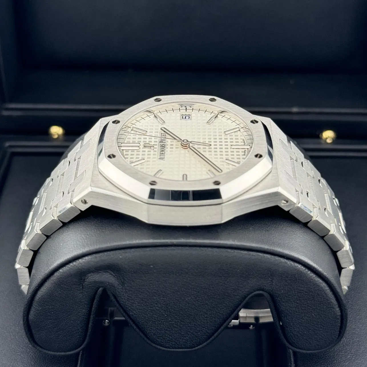 2020 Audemars Piguet Royal Oak 41 / Silvered 15500ST.OO.1220ST.04 Listing Image 6