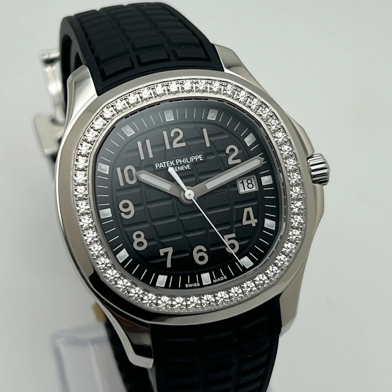 2022 Patek Philippe Aquanaut Luce Diamond-Set / Black 5267/200A-001 Listing Image 3