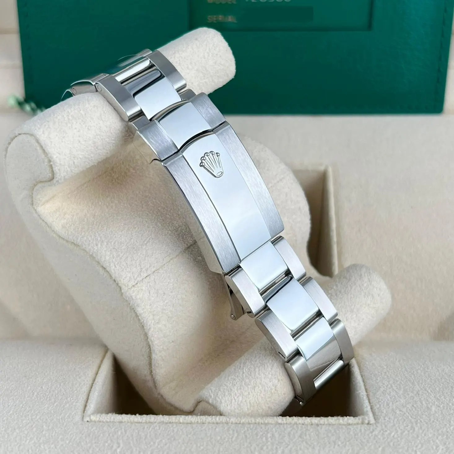 2024 Rolex Datejust 41 Smooth / White / Roman / Oyster 126300-0015 Listing Image 4