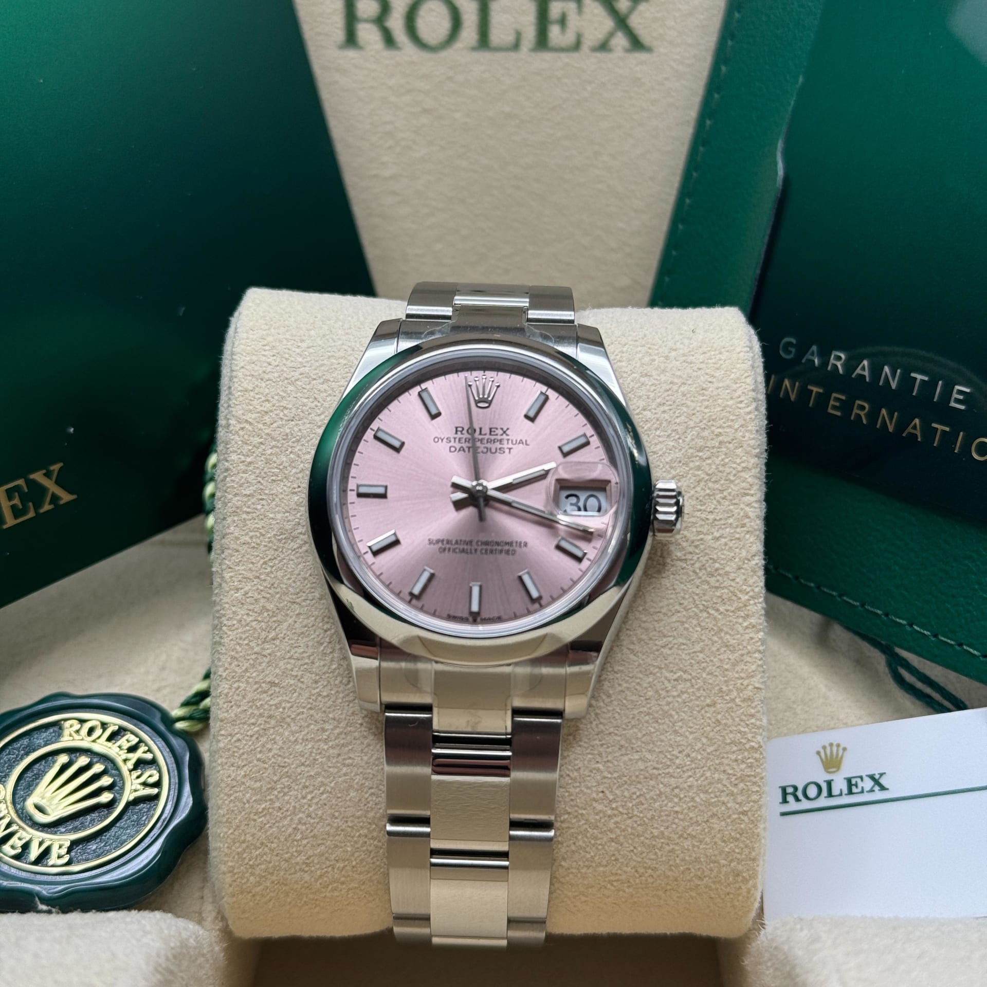 Rolex Datejust 31( Ref. m278240-0007) in Oystersteel with a pink dial Rolex Datejust 31 Steel / Smooth / Pink / Oyster 278240-0007  main image 4