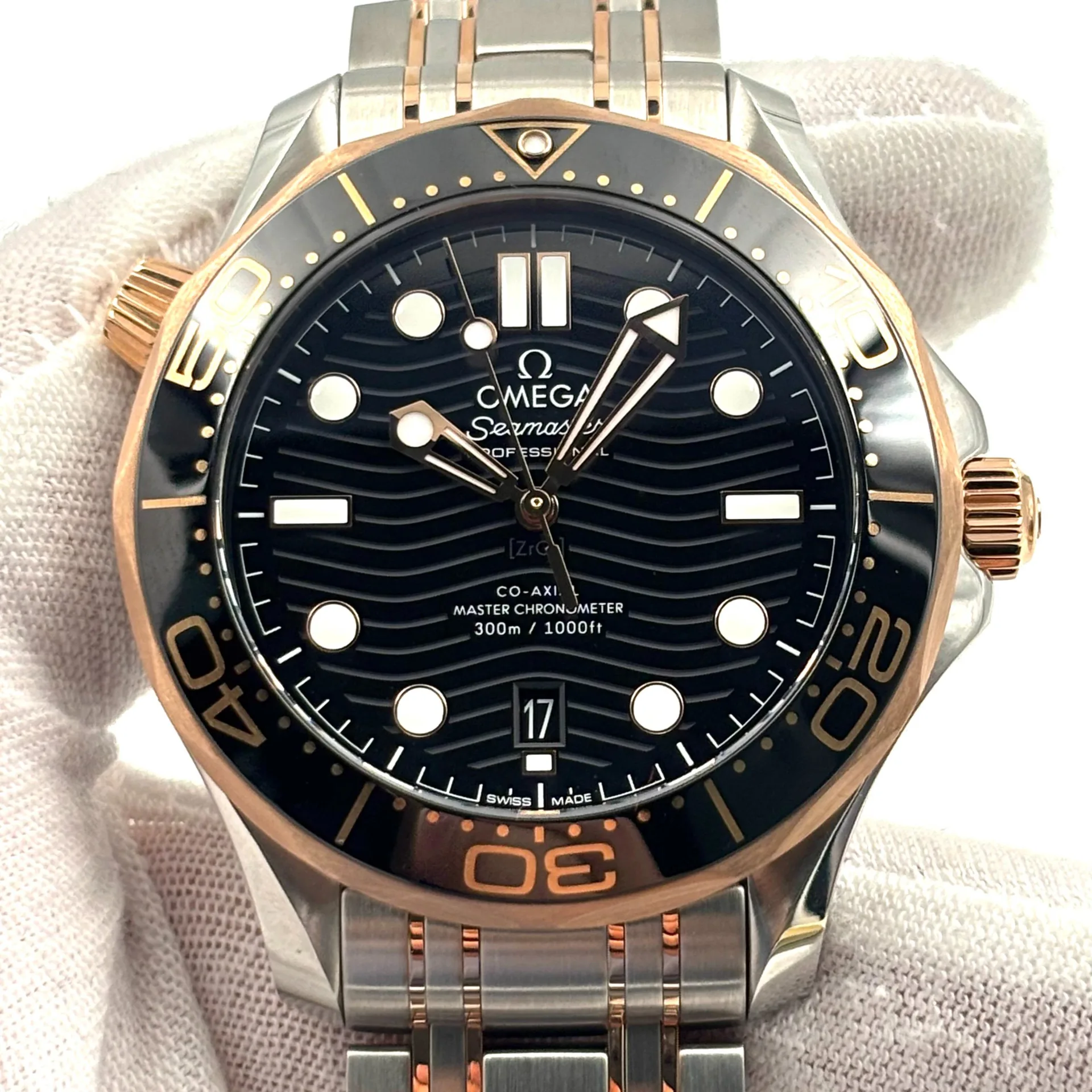 2024 Omega Seamaster Diver 300M Master Co-Axial 42 Stainless Steel / Sedna Gold / Black / Bracelet 210.20.42.20.01.001