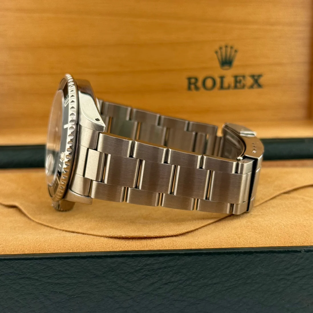 Auction: 1996 Rolex Submariner Date Tritium 16610 Bezel