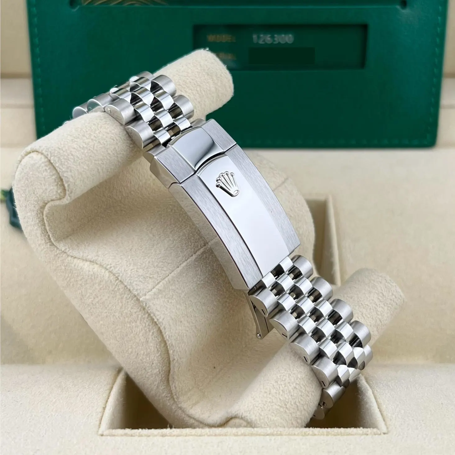 2024 Rolex Datejust 41 Smooth / White / Jubilee 126300-0006 Listing Image 6