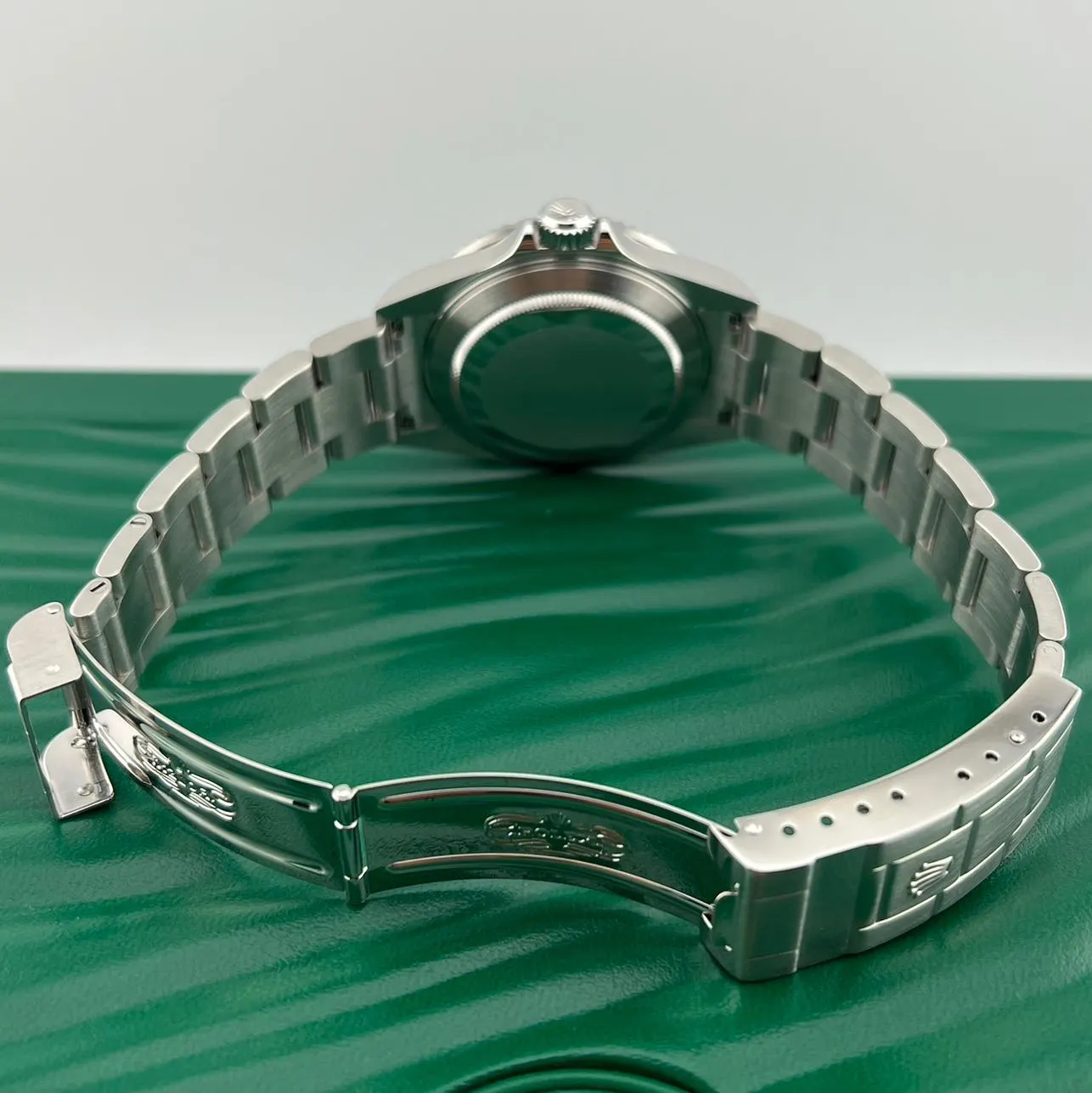 2007 Rolex Submariner Date / SuperLuminova 16610 Listing Image 6