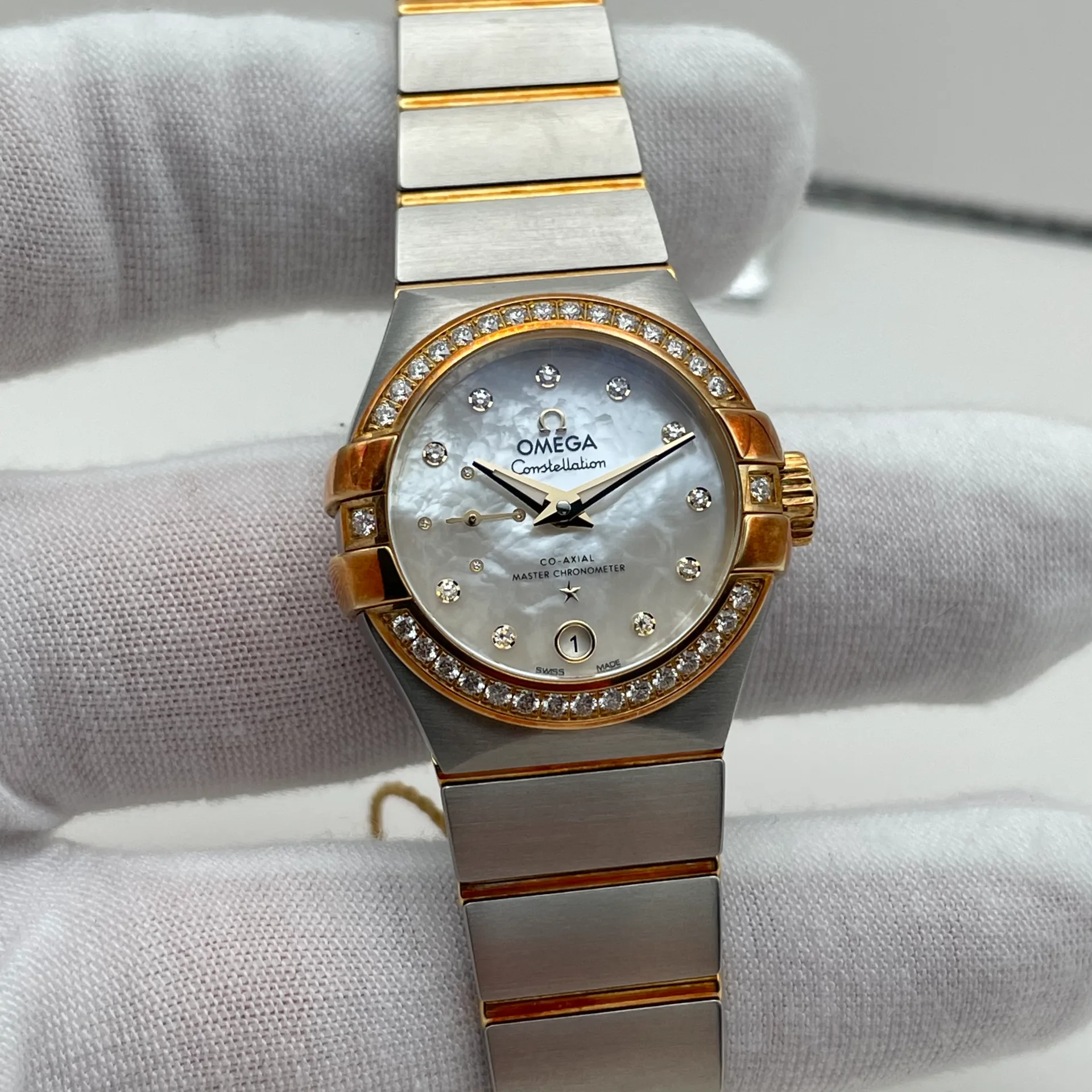 Omega Constellation Co-Axial 27 / Mother-of-Pearl / Diamonds 127.25.27.20.55.002 Listing Image