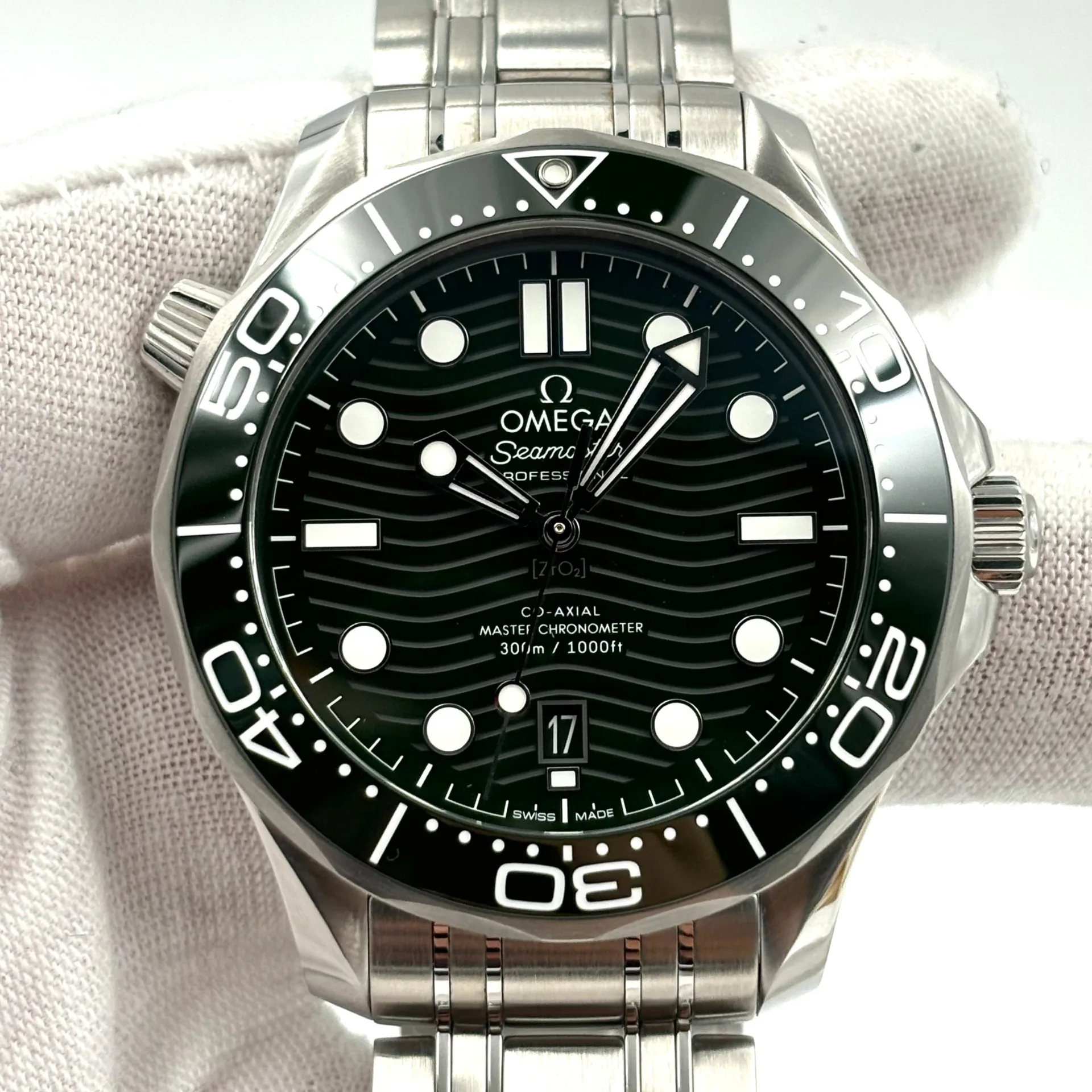 2024 Omega Seamaster Diver 300M Green 210.30.42.20.10.001