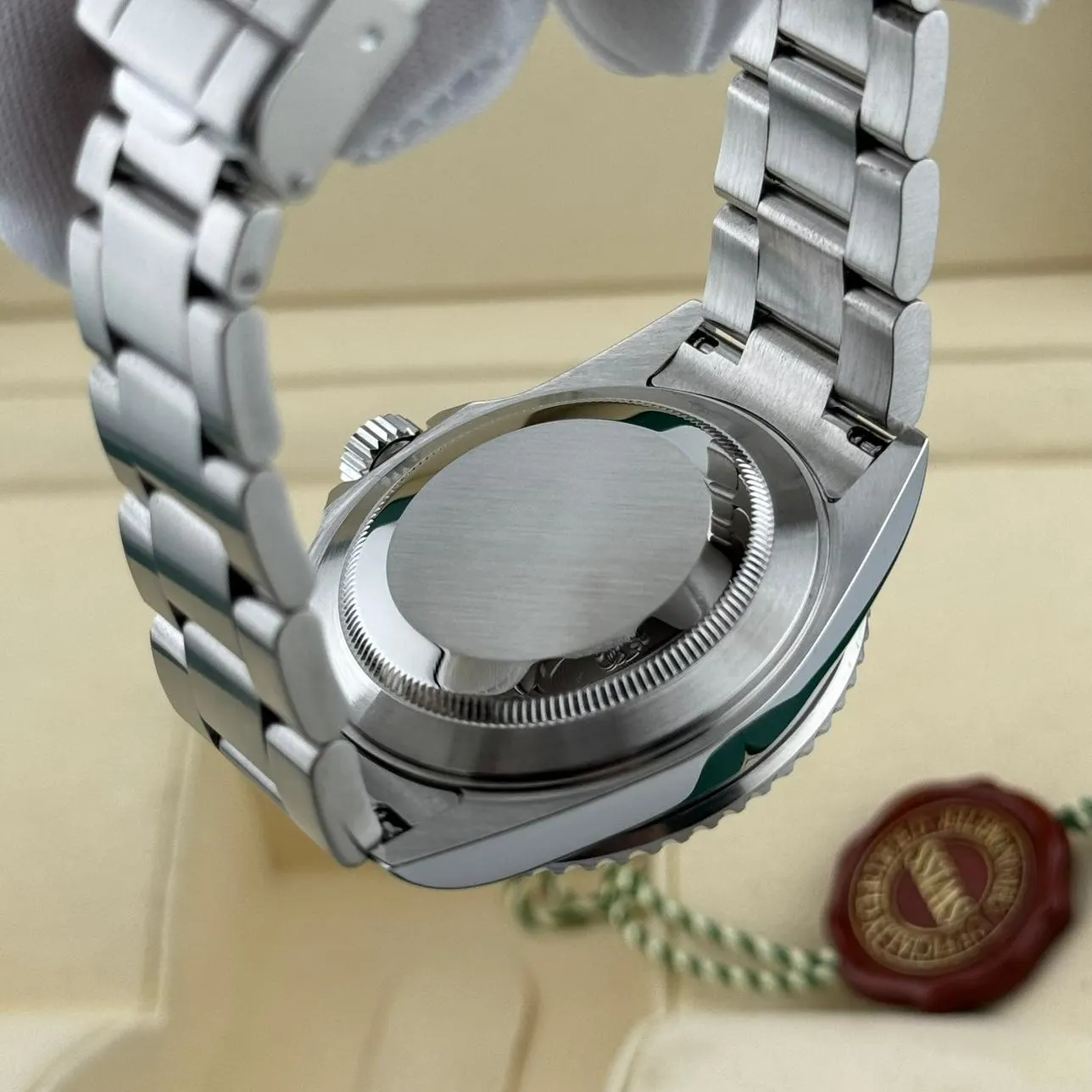 2004 Rolex Submariner Date / SuperLuminova 16610 Listing Image 8