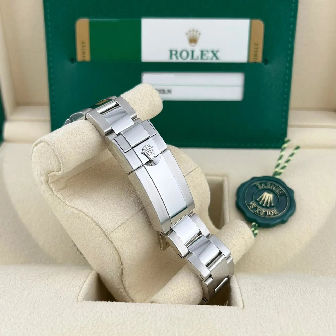 2019 Rolex GMT-Master II / Black 116710LN-0001 Listing Image 4