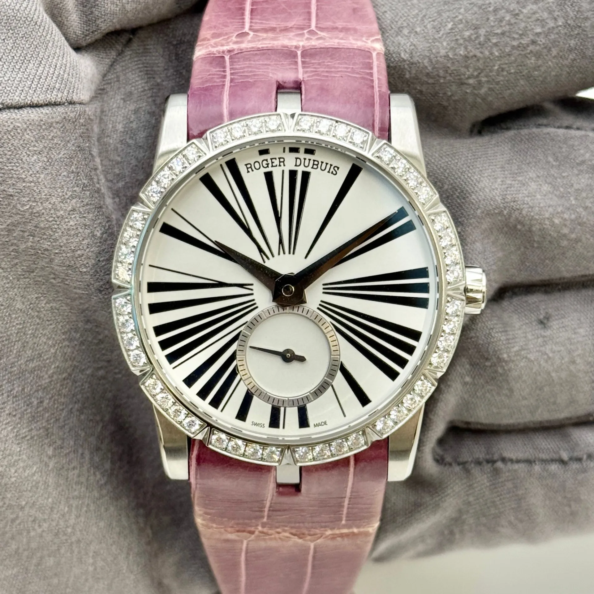 Roger Dubuis Excalibur 36 Steel / Diamond-Set / White / Roman / Strap RDDBEX0287