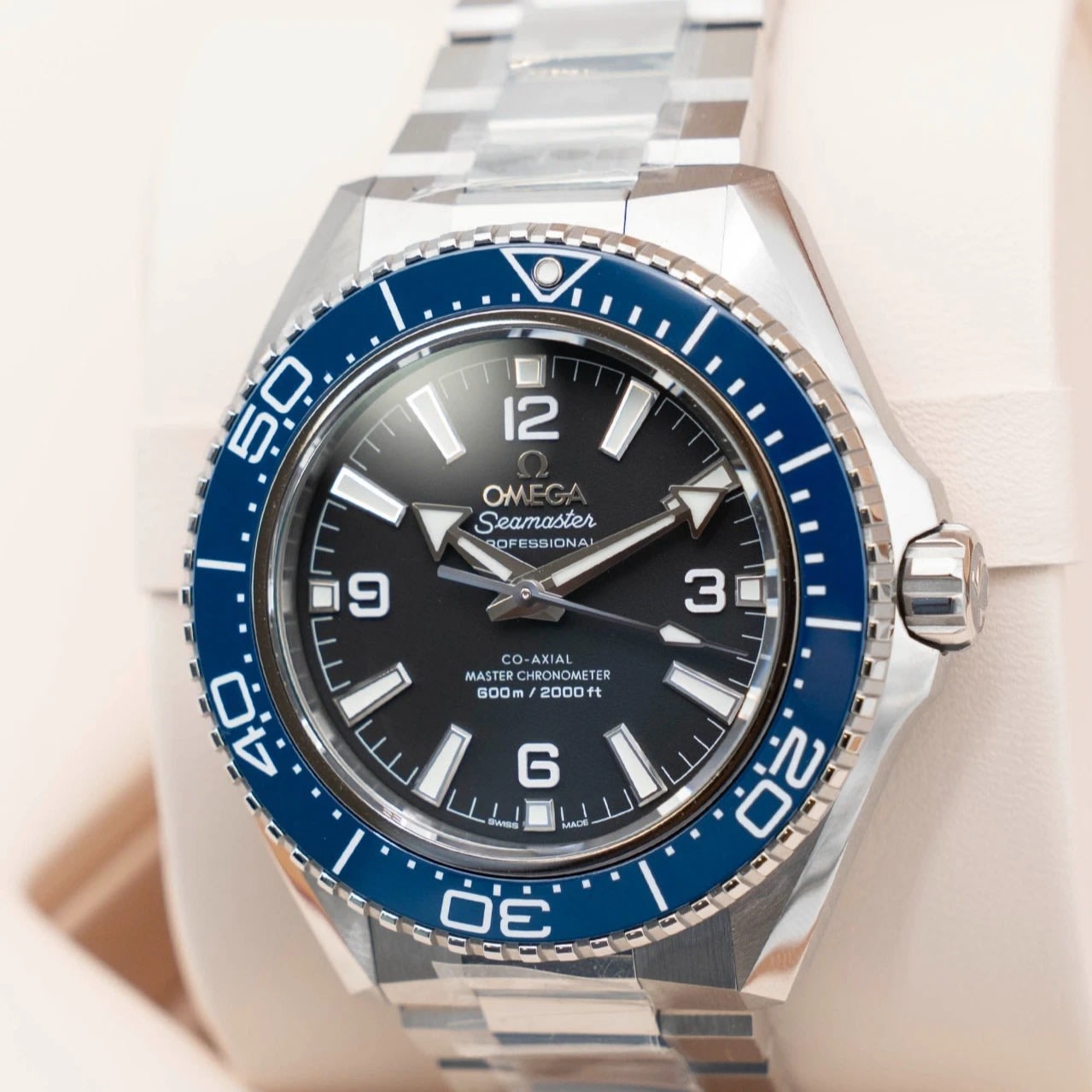 OMEGA Seamaster 文字盤 First Look: The New Omega Seamaster 37mm Milano Cortina 2026