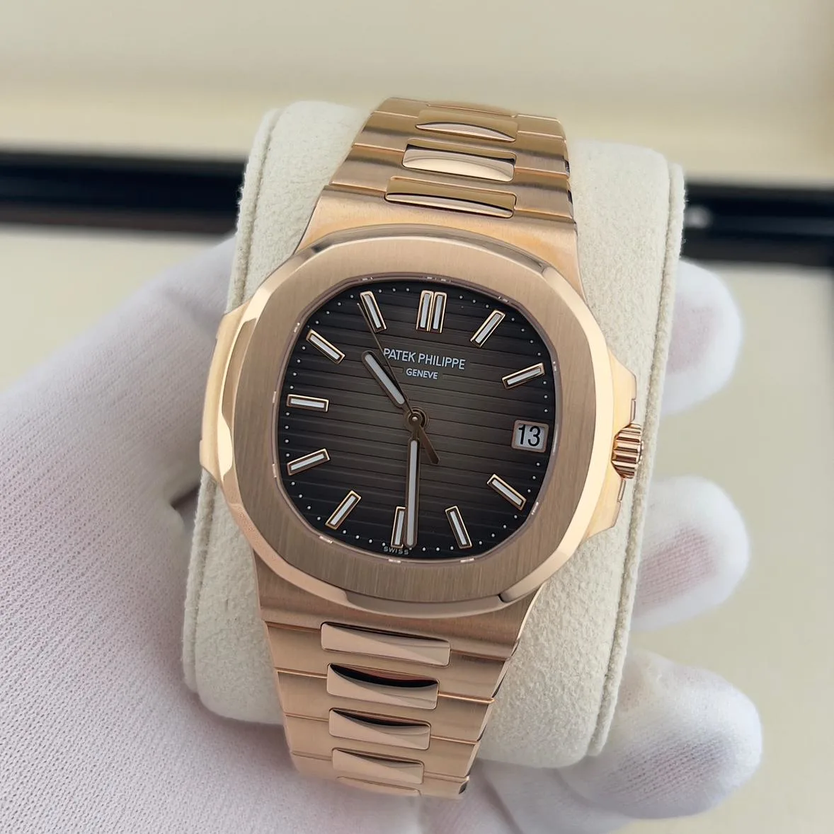 2017 Patek Philippe Nautilus Rose Gold / Brown 5711/1R-001 Listing Image 2