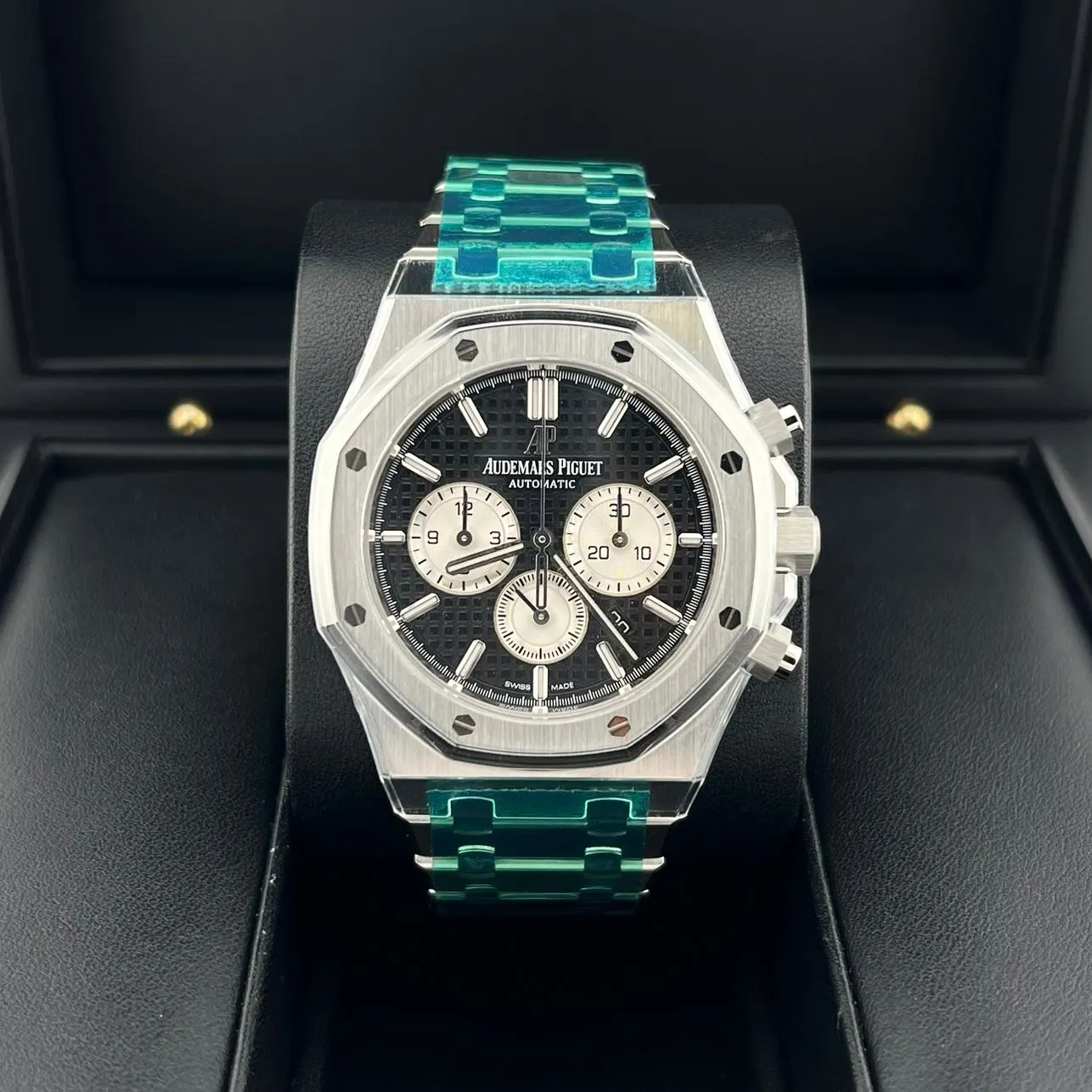 2020 Audemars Piguet Royal Oak Chronograph 41 / Black and Silver 26331ST.OO.1220ST.02 Listing Image 2