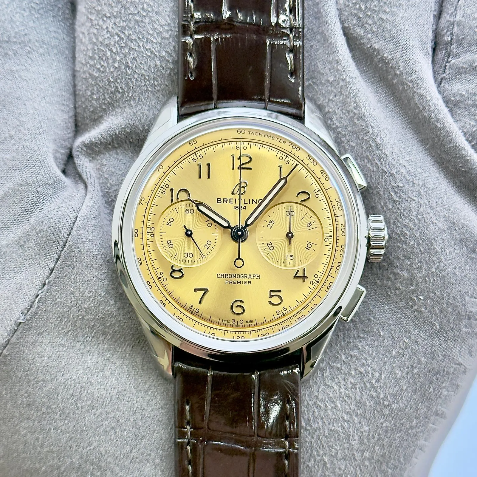 Breitling Premier Heritage B09 Chronograph 40 Steel / Champagne AB0930F51H1P1