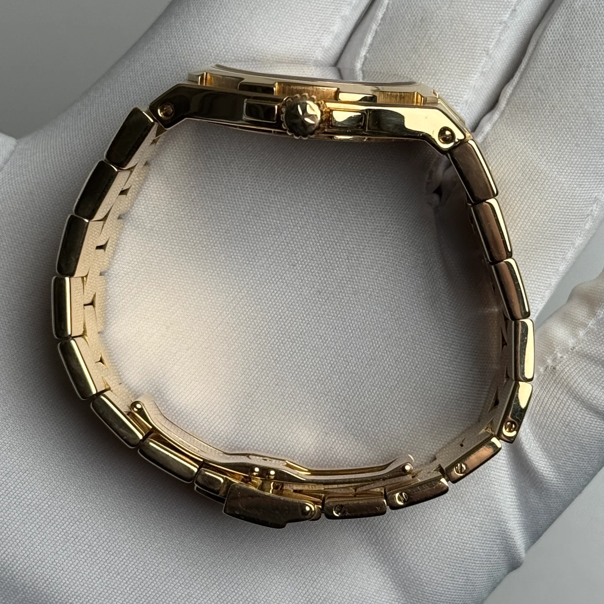 Auction: Vacheron Constantin Overseas 37 Yellow Gold White