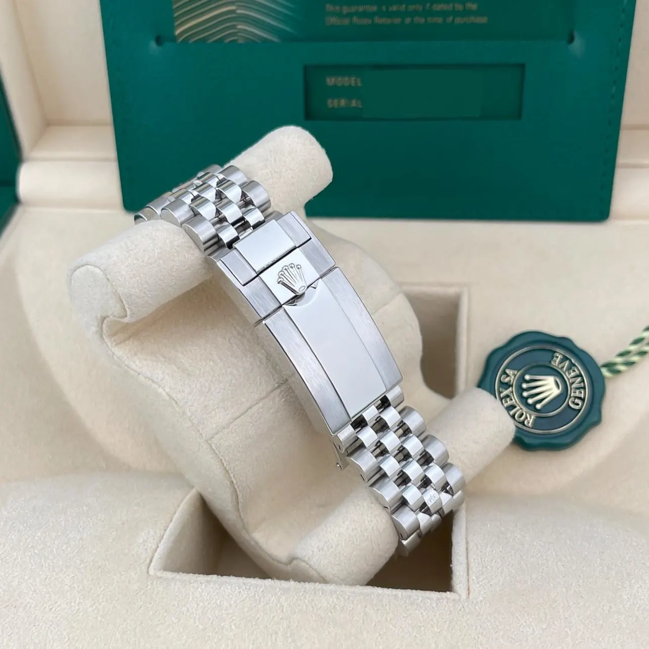 2022 Rolex GMT-Master II "Pepsi" / Jubilee 126710BLRO-0001 Listing Image 4