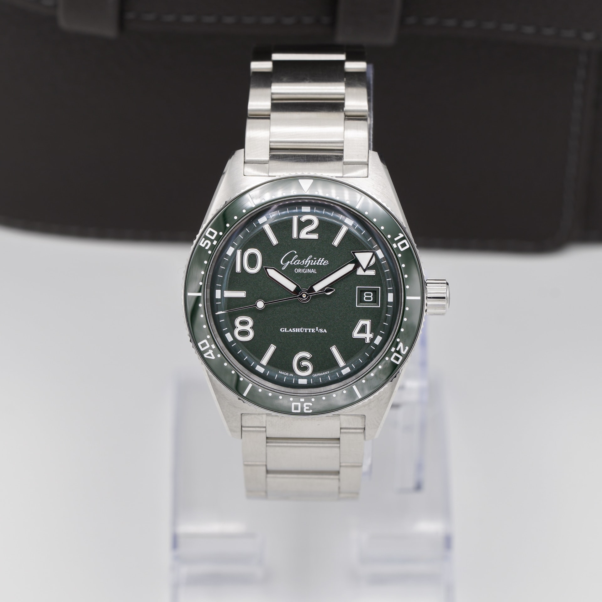 Auction: Glashütte Original SeaQ Date Steel / Green / Bracelet 1-39-11 ...
