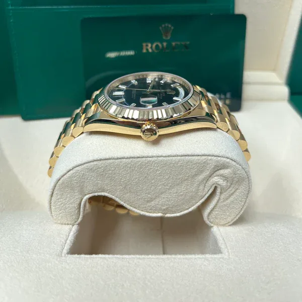 Rolex Day-Date 40 Yellow Gold / Fluted / Black / Baguette Diamond-Set 228238-0004 Listing Image 2